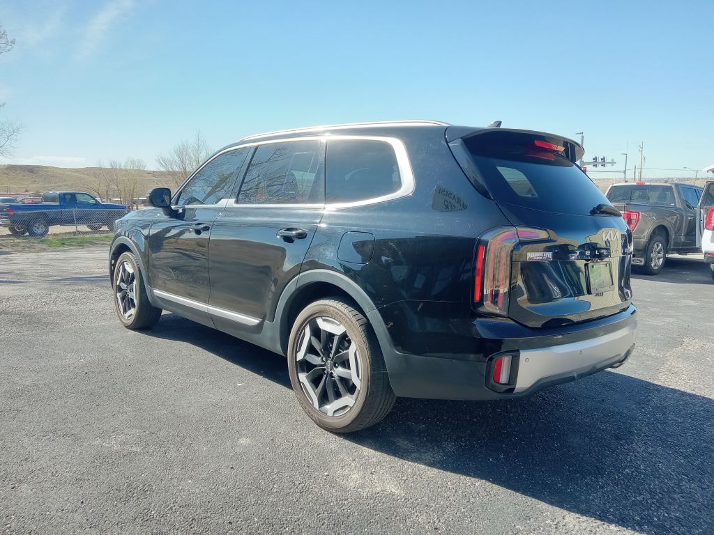 Photo 3 of this KIA TELLURIDE