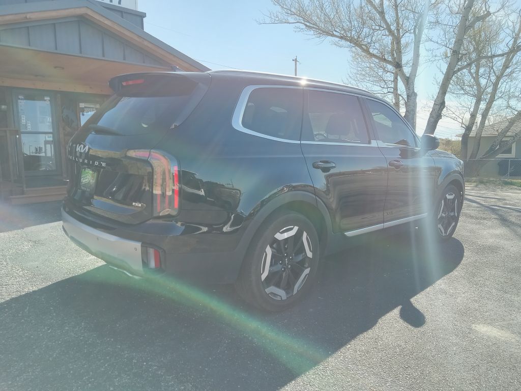 Photo 5 of this KIA TELLURIDE