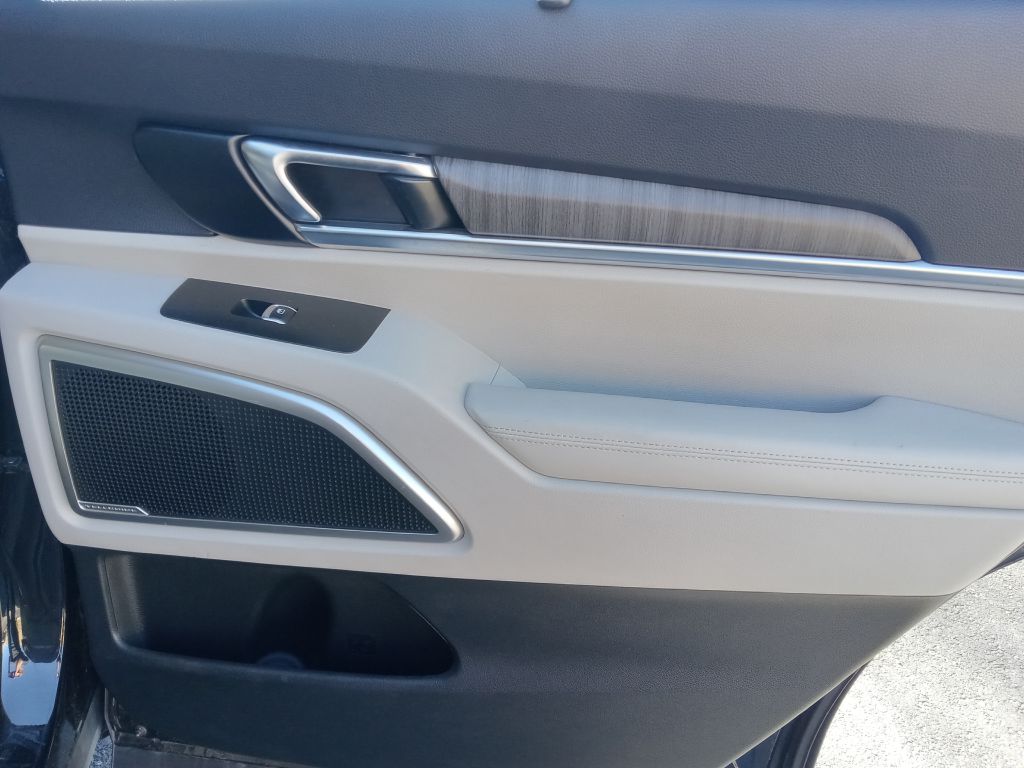 Photo 19 of this KIA TELLURIDE