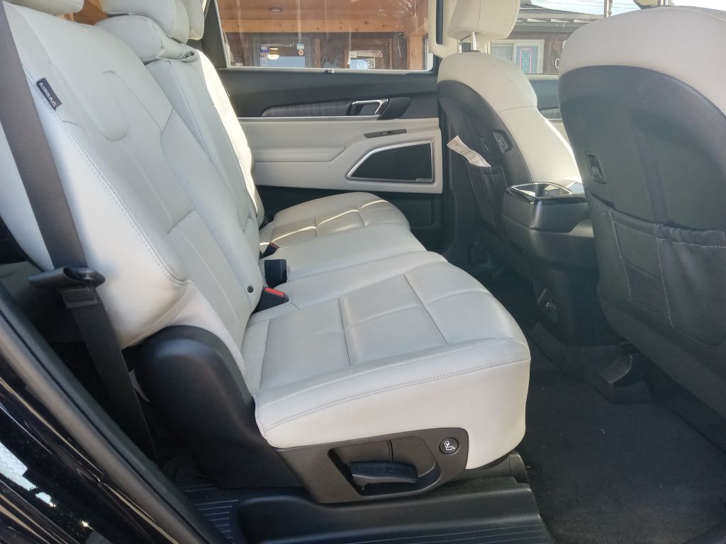Photo 20 of this KIA TELLURIDE