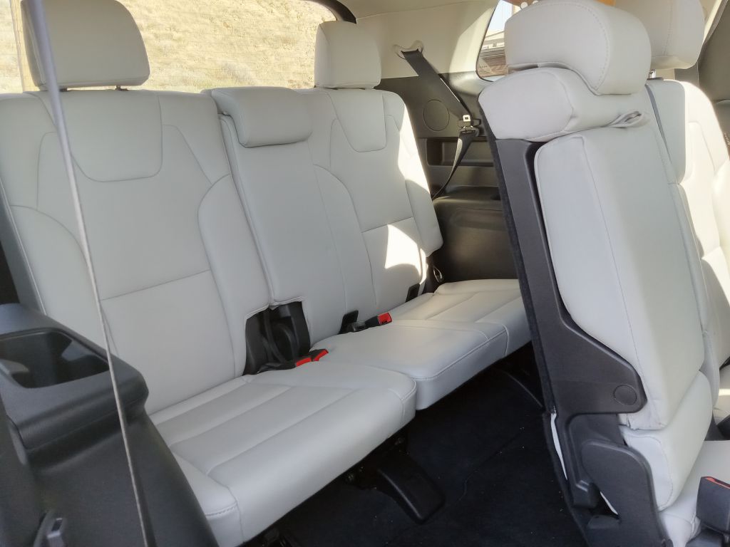 Photo 21 of this KIA TELLURIDE
