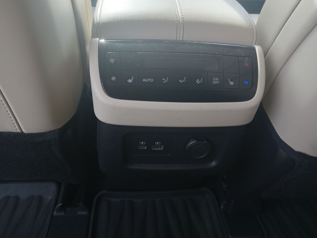Photo 16 of this INFINITI QX60