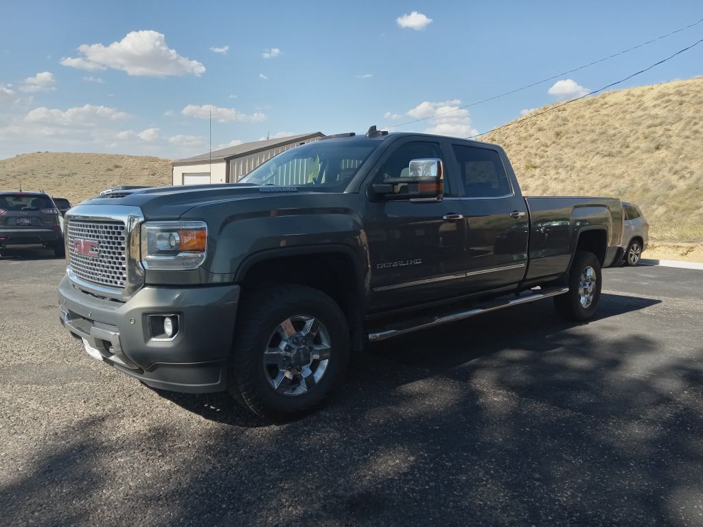 2017 GMC Sierra 3500HD Denali Crew Cab LB DRW 4WD