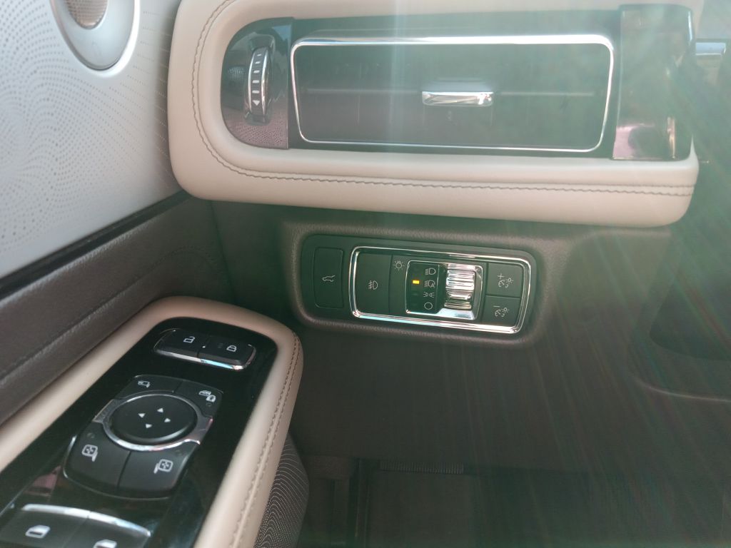 Photo 30 of this LINCOLN AVIATOR