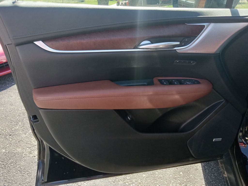 Photo 11 of this CADILLAC XT5