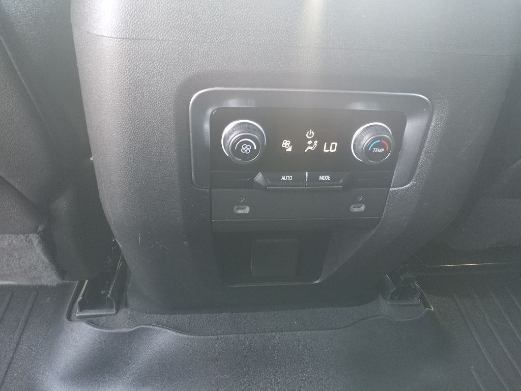 Photo 16 of this CHEVROLET SUBURBAN