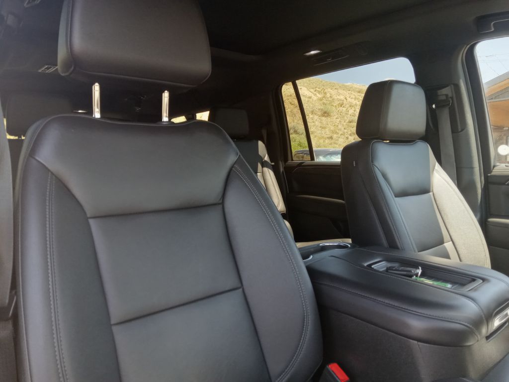Photo 23 of this CHEVROLET SUBURBAN