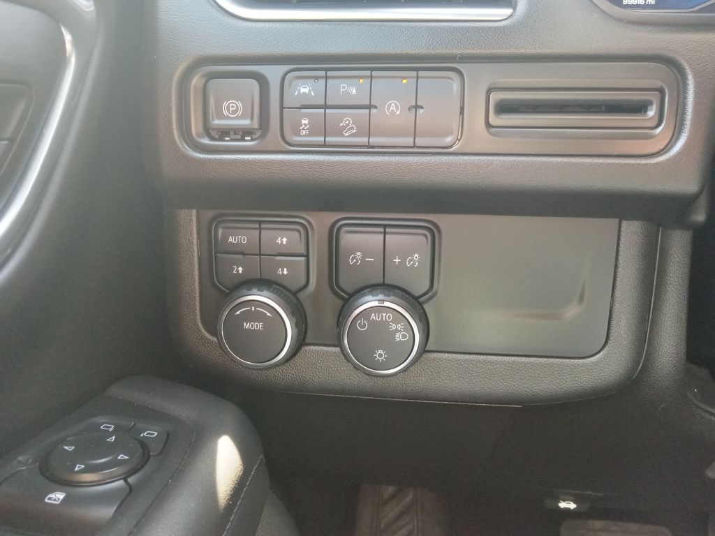 Photo 27 of this CHEVROLET SUBURBAN