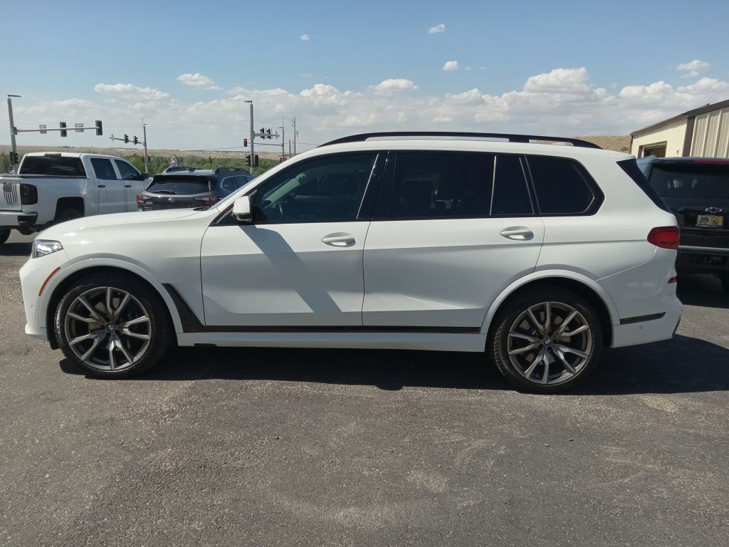 Photo 2 of this BMW X7