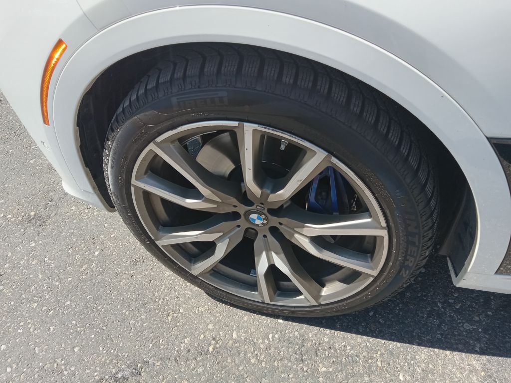 Photo 9 of this BMW X7