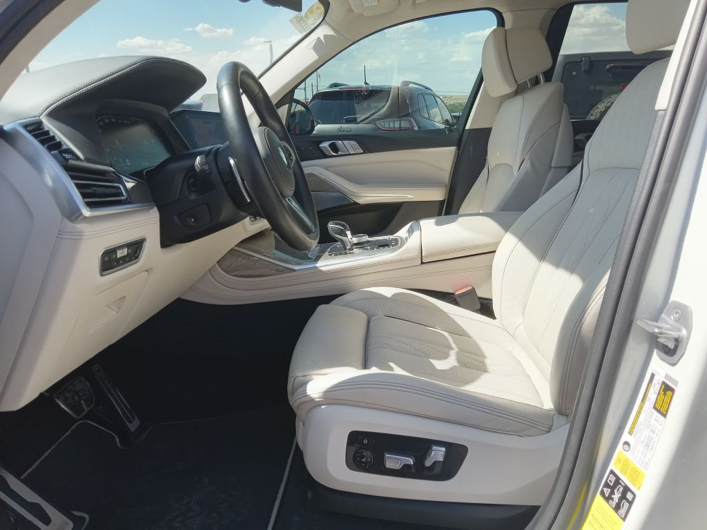 Photo 13 of this BMW X7