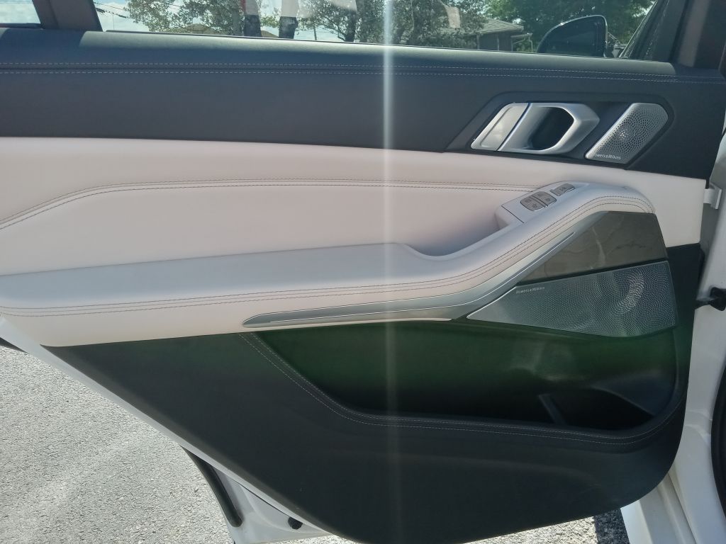 Photo 12 of this BMW X7