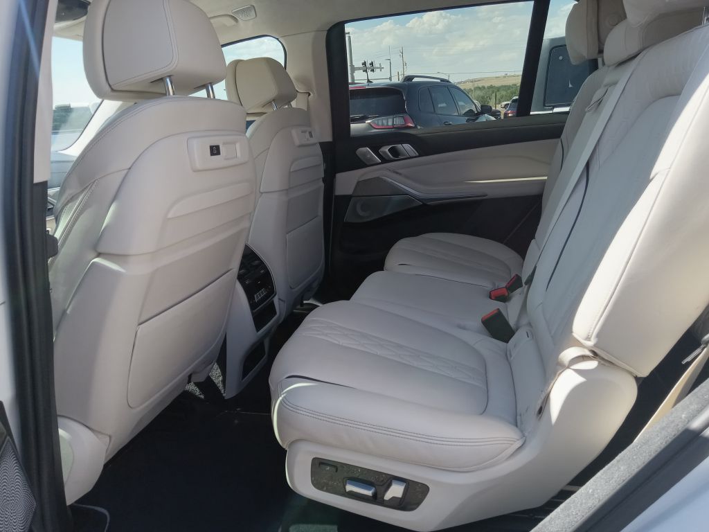 Photo 15 of this BMW X7