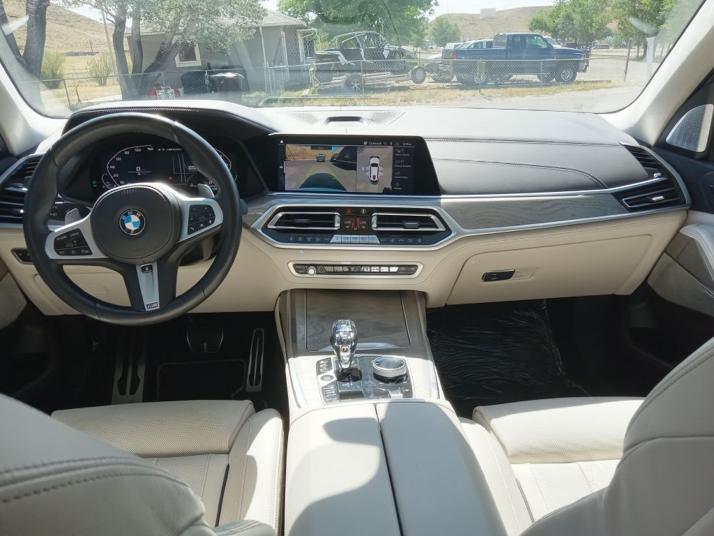 Photo 14 of this BMW X7