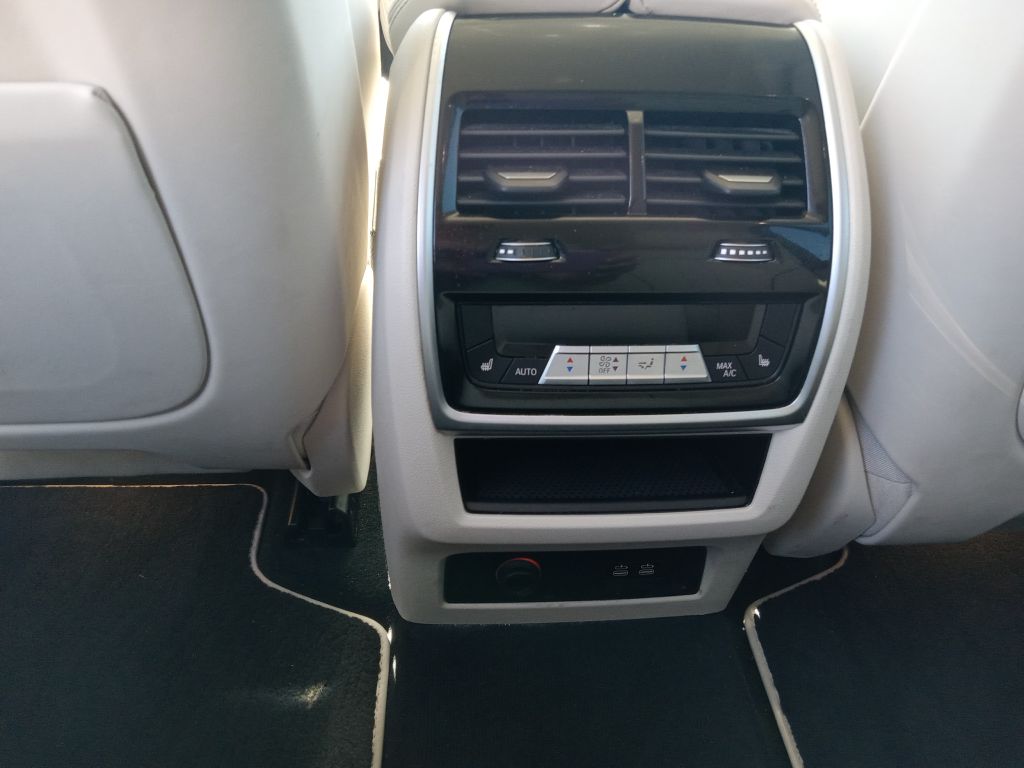 Photo 16 of this BMW X7