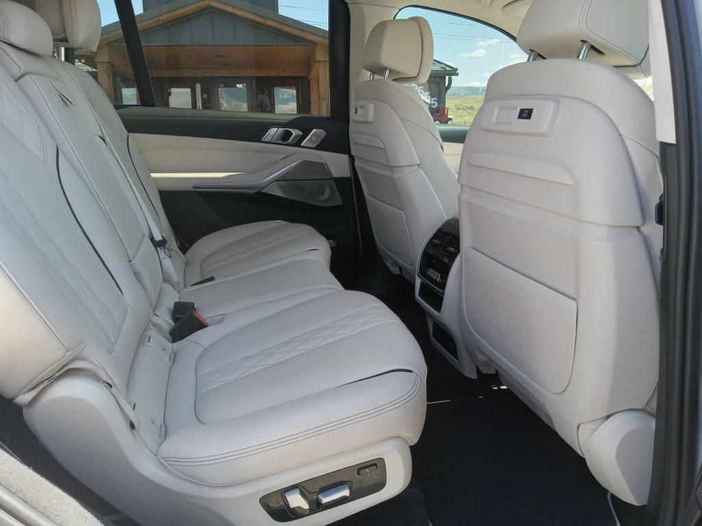 Photo 27 of this BMW X7
