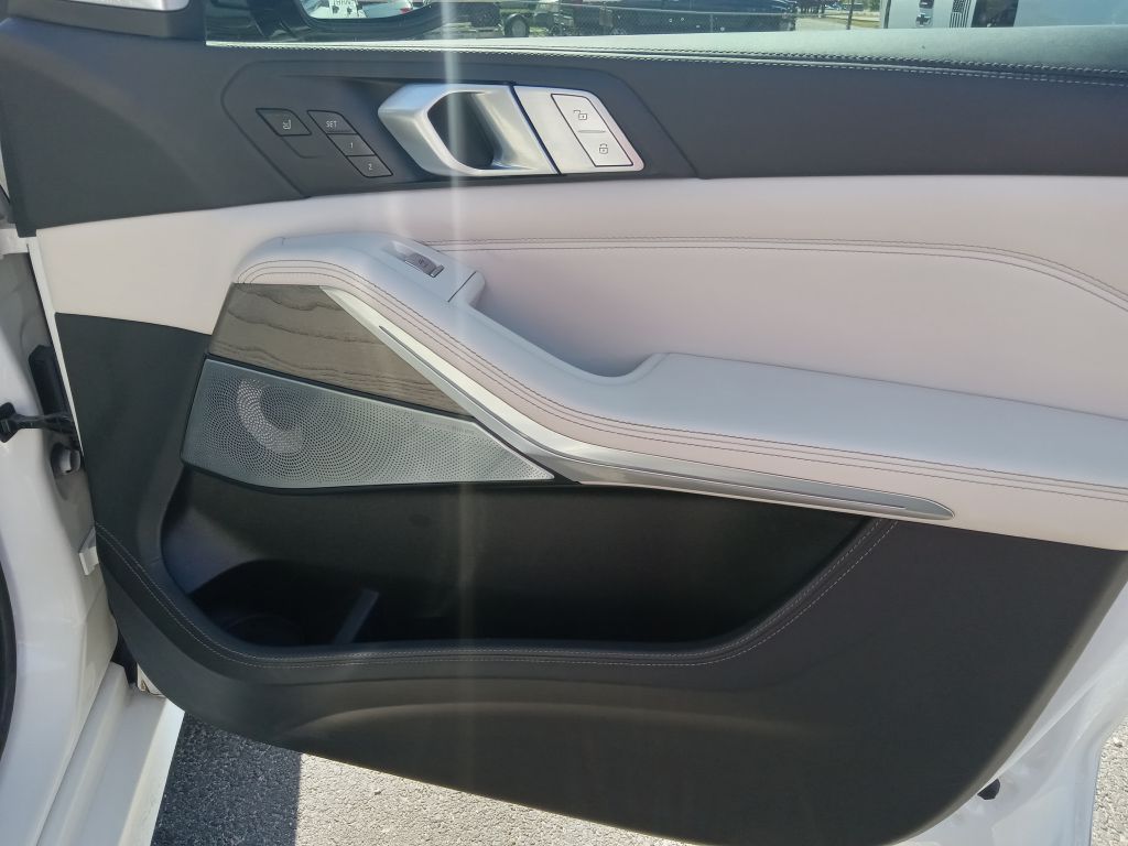 Photo 28 of this BMW X7