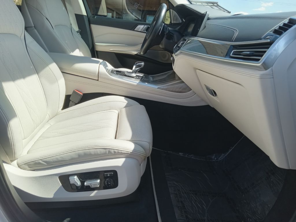 Photo 29 of this BMW X7