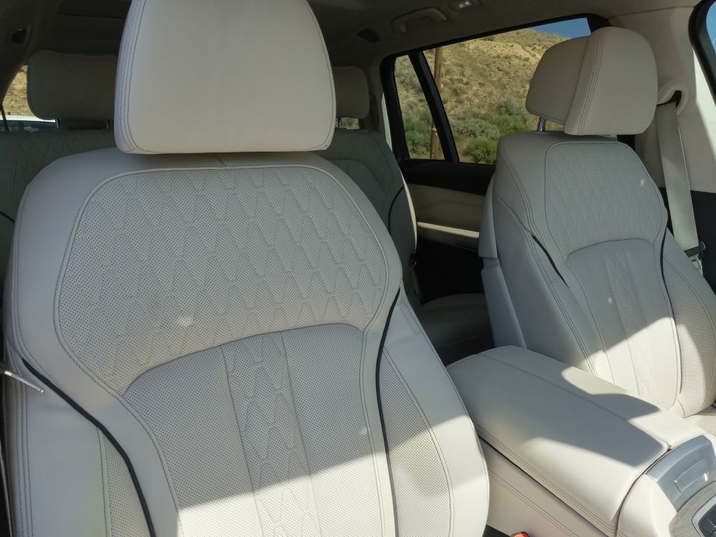 Photo 30 of this BMW X7
