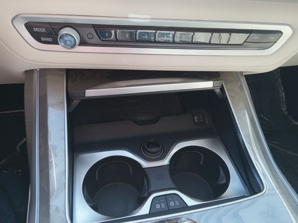 Photo 33 of this BMW X7