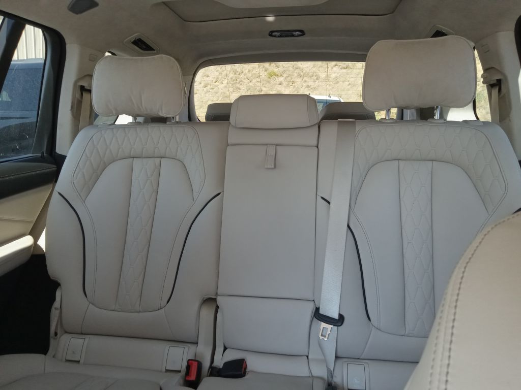 Photo 34 of this BMW X7