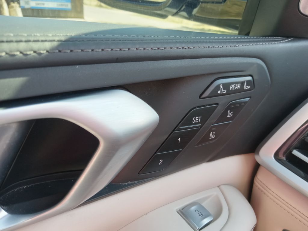 Photo 37 of this BMW X7
