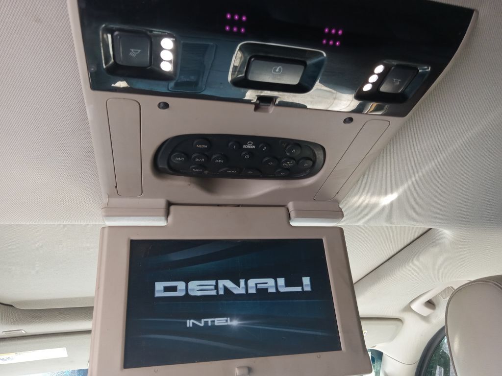 Photo 17 of this GMC YUKON