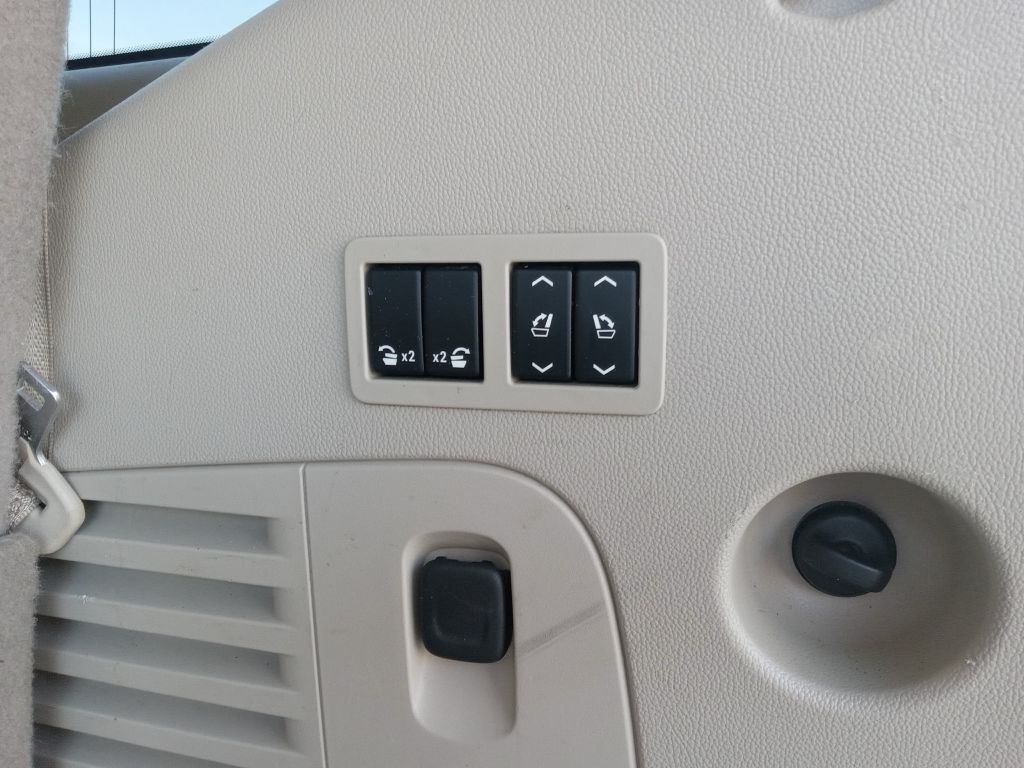 Photo 21 of this GMC YUKON