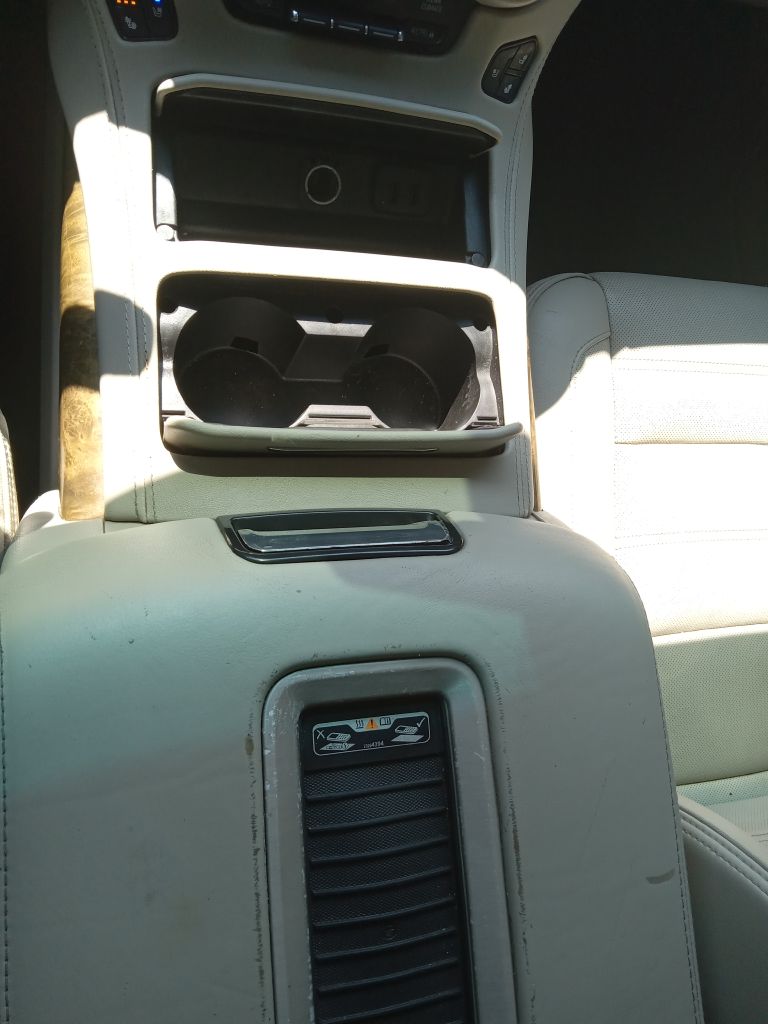 Photo 33 of this GMC YUKON