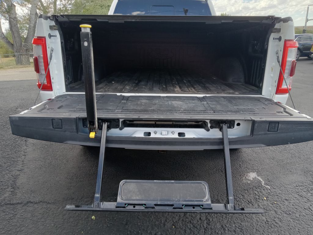 Photo 6 of this FORD F150 PLATINUM