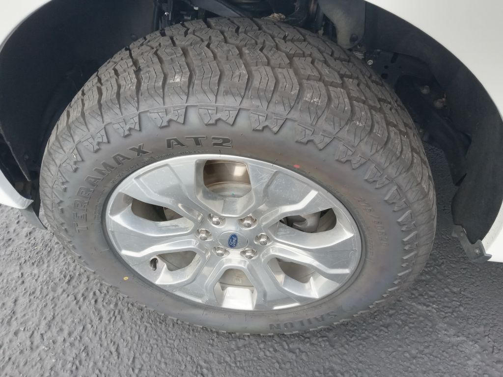 Photo 11 of this FORD F150 PLATINUM