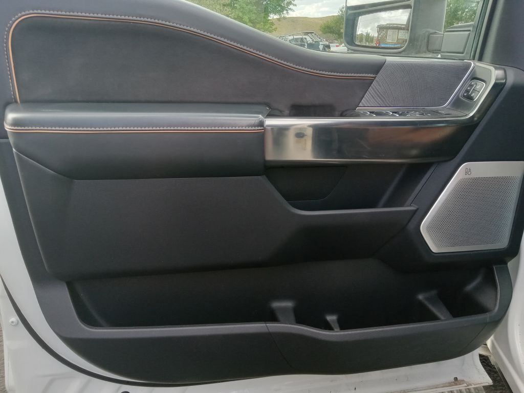 Photo 13 of this FORD F150 PLATINUM