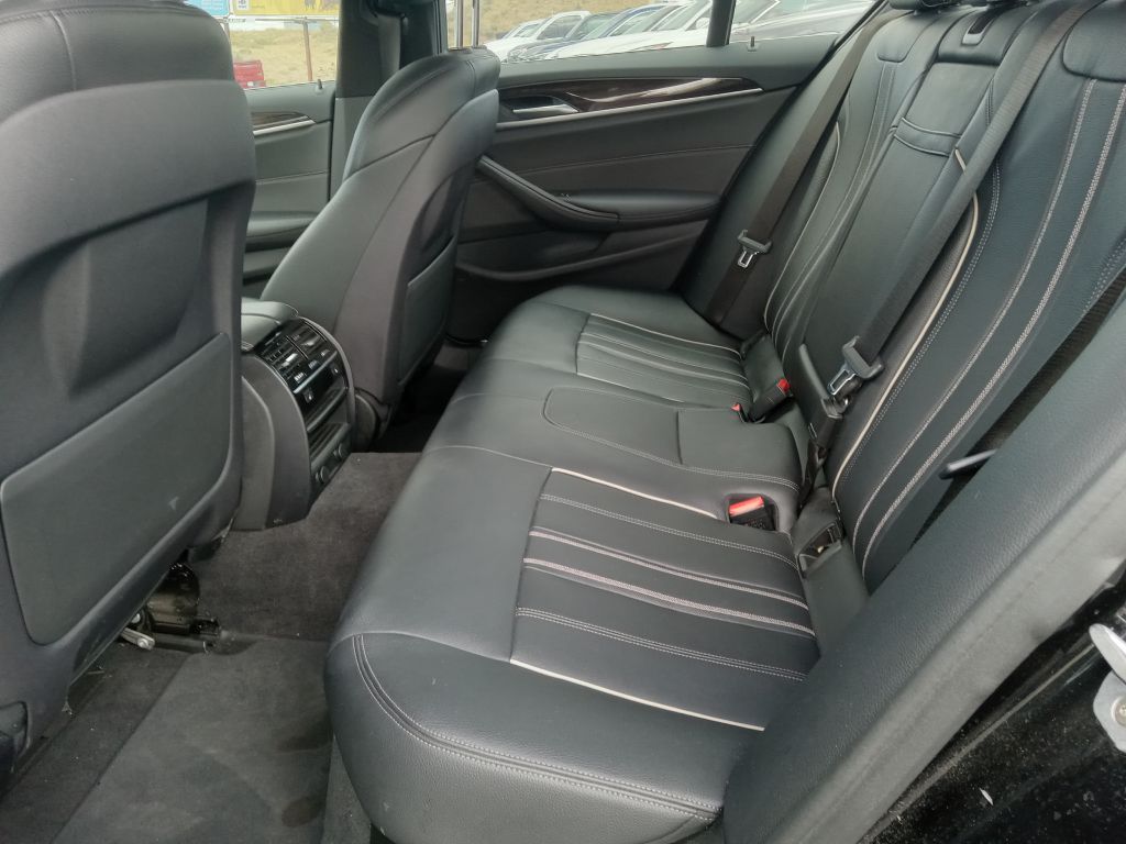Photo 14 of this BMW 530 XI