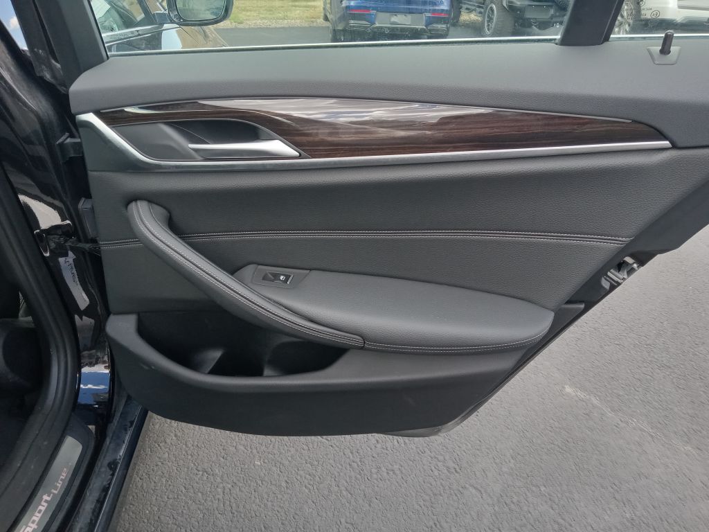 Photo 18 of this BMW 530 XI