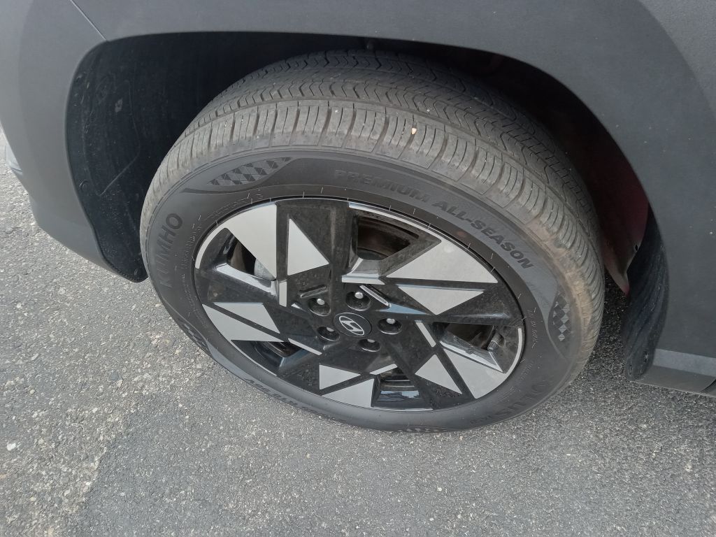 Photo 9 of this HYUNDAI KONA