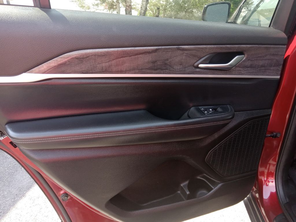 Photo 13 of this JEEP GRAND CHEROKEE