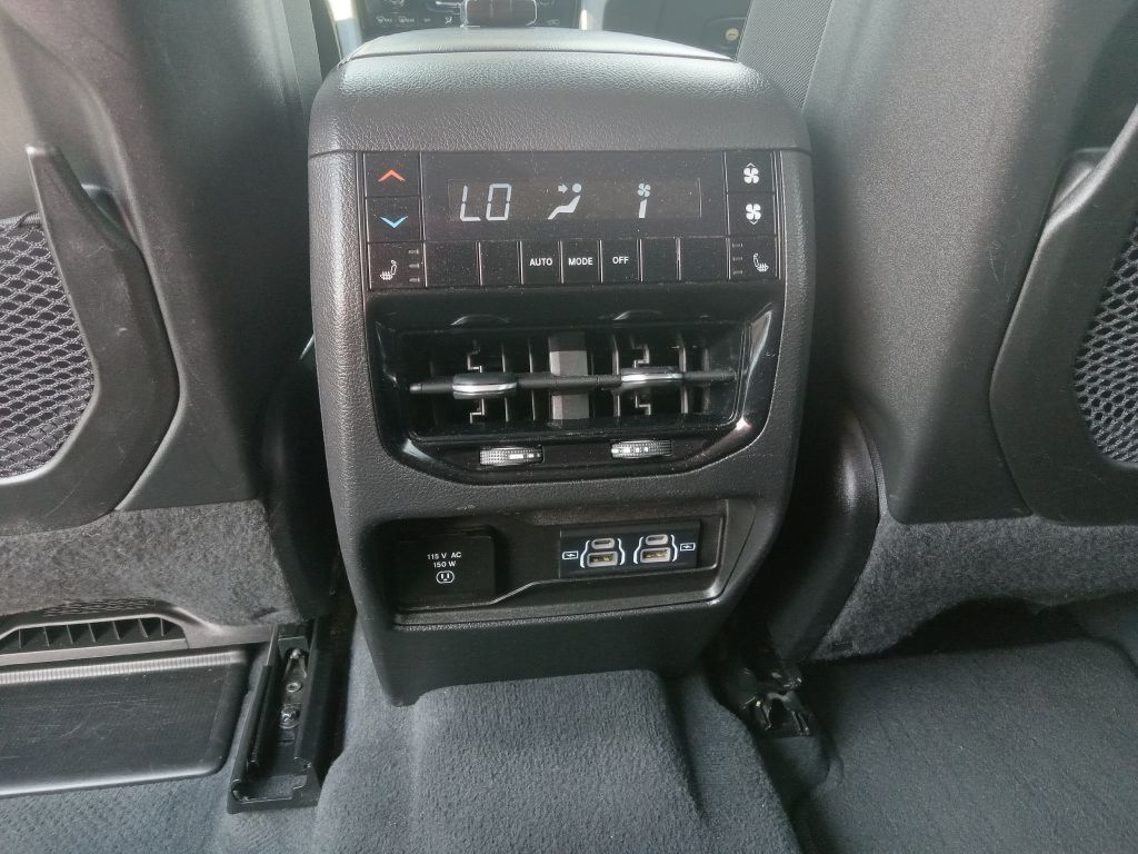Photo 16 of this JEEP GRAND CHEROKEE