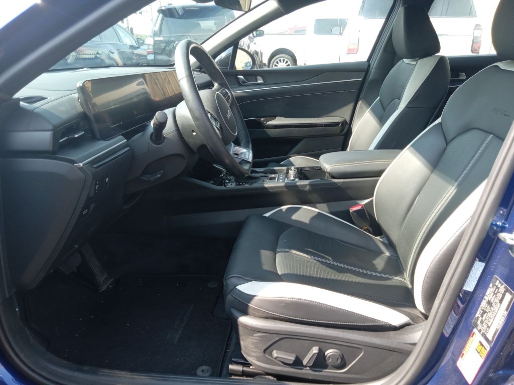Photo 12 of this KIA K5