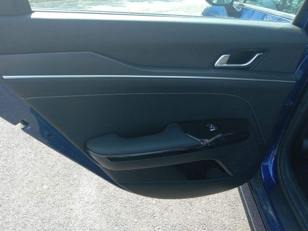 Photo 13 of this KIA K5