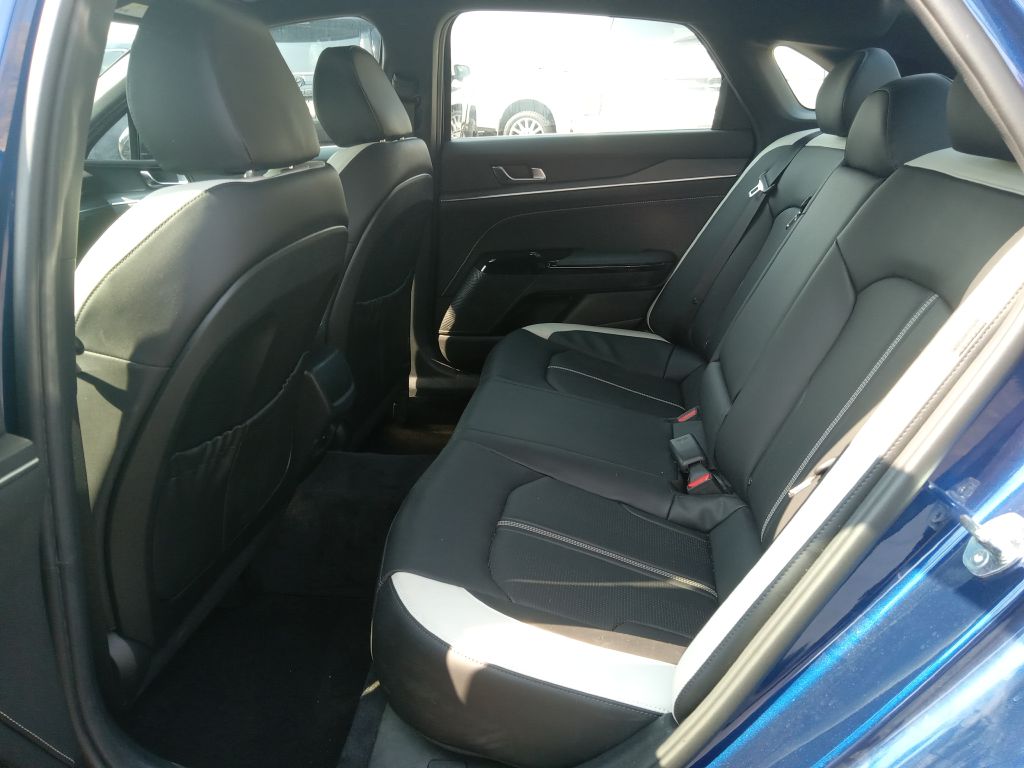 Photo 14 of this KIA K5