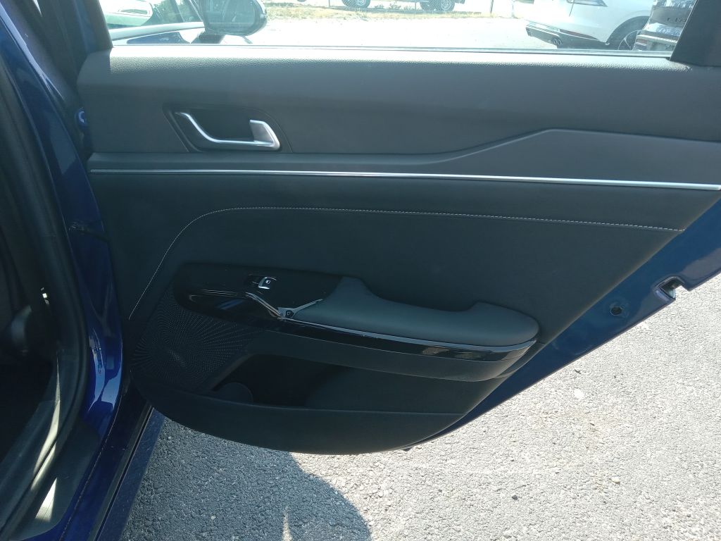 Photo 17 of this KIA K5