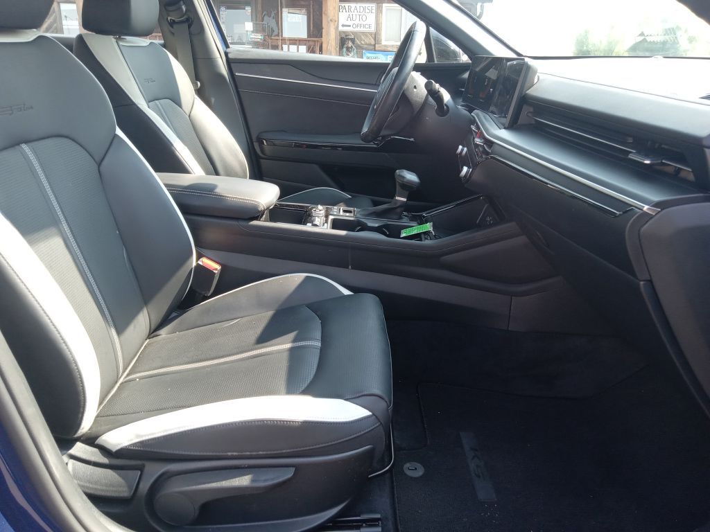 Photo 20 of this KIA K5