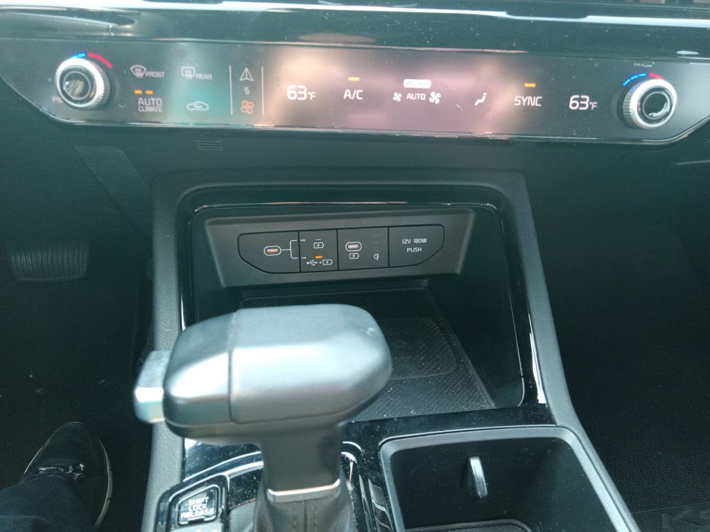 Photo 24 of this KIA K5