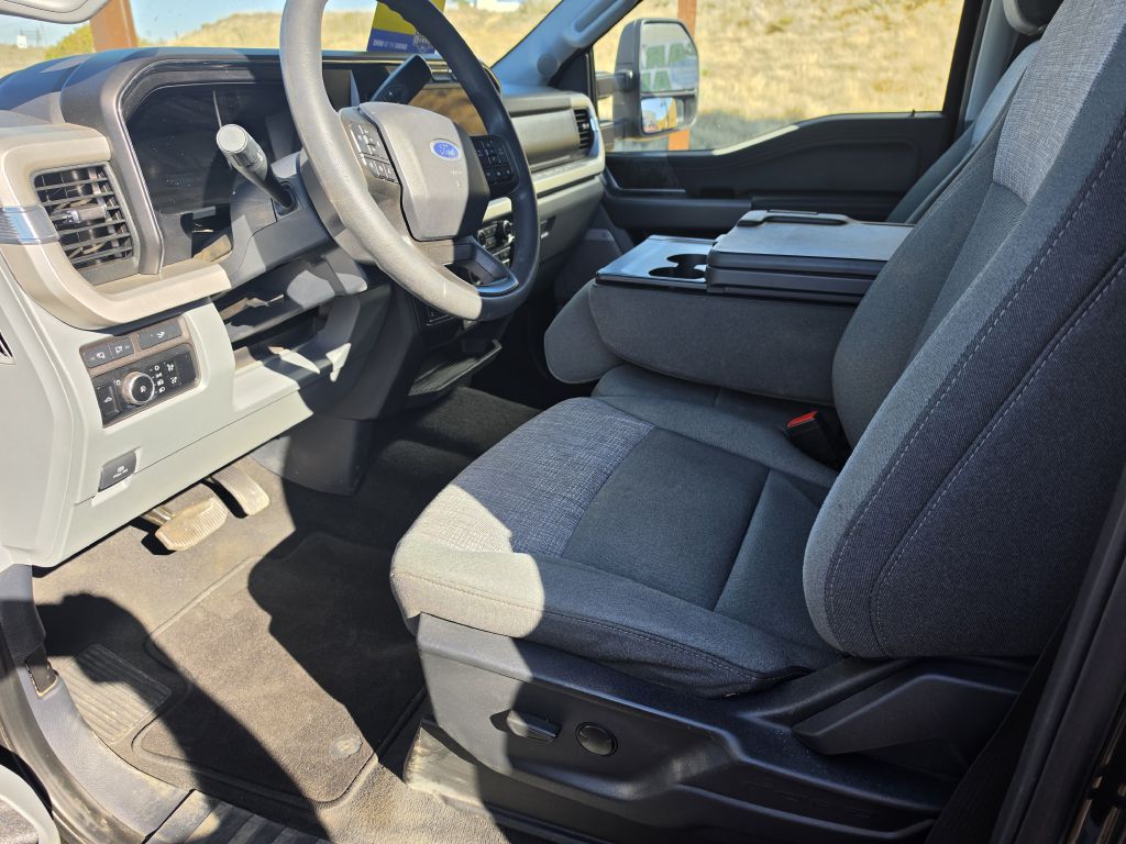 Photo 12 of this FORD F250