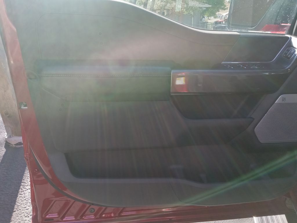 Photo 11 of this FORD F150 LARIAT