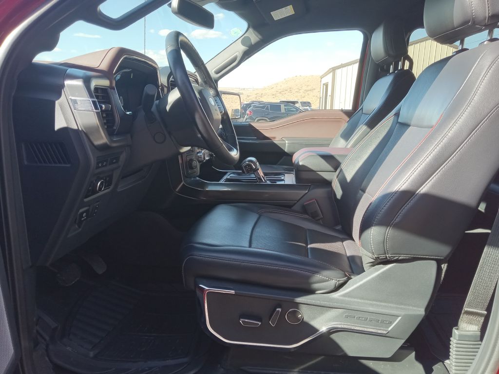 Photo 12 of this FORD F150 LARIAT