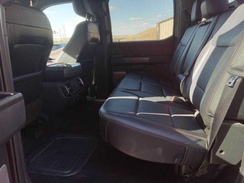 Photo 14 of this FORD F150 LARIAT