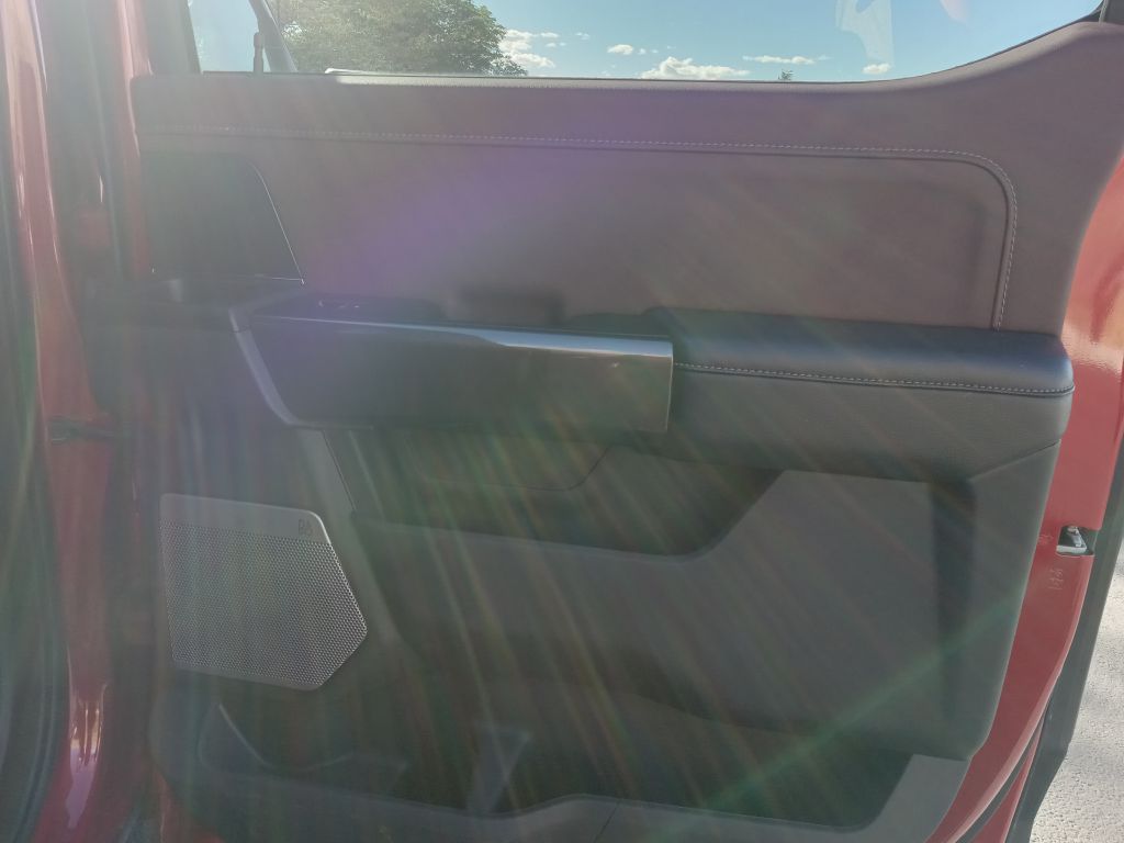 Photo 18 of this FORD F150 LARIAT