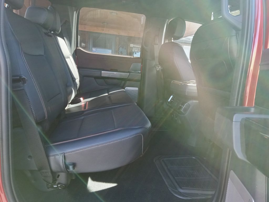 Photo 19 of this FORD F150 LARIAT