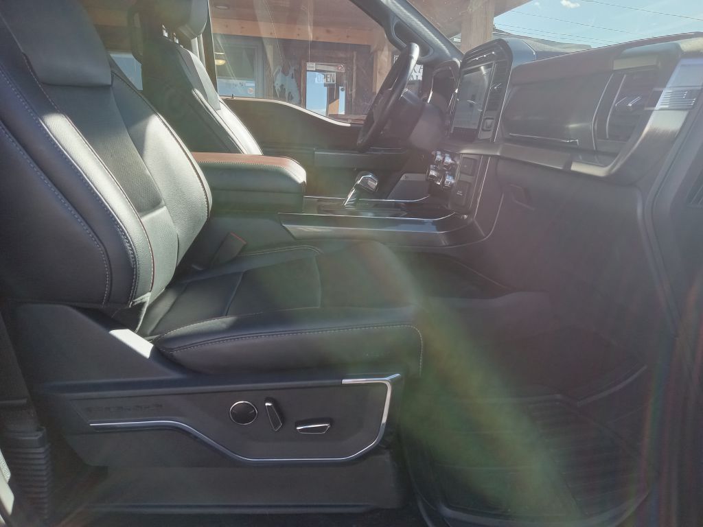 Photo 21 of this FORD F150 LARIAT